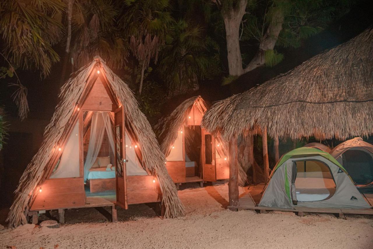 Mapache Hostel & Camping ホルボックス島 エクステリア 写真
