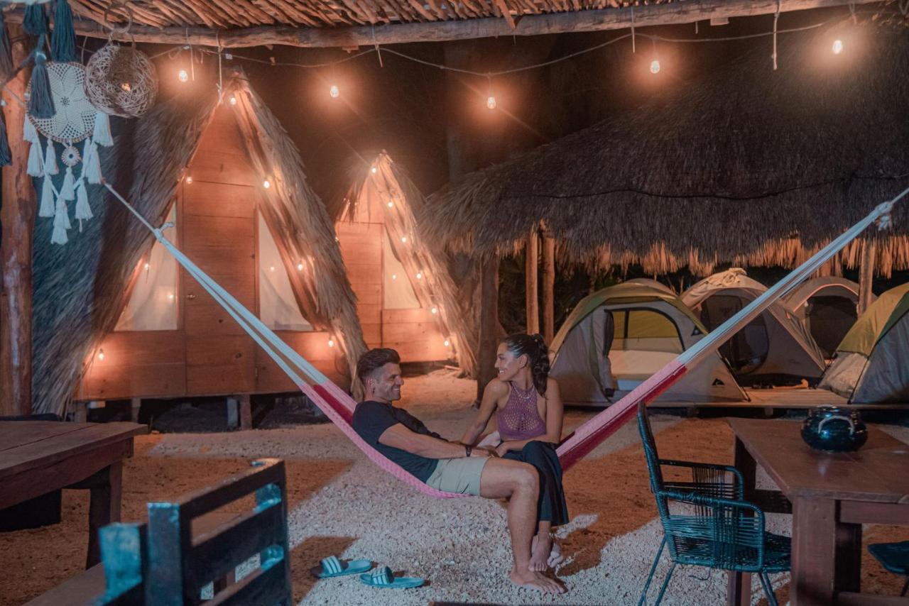 Mapache Hostel & Camping ホルボックス島 エクステリア 写真