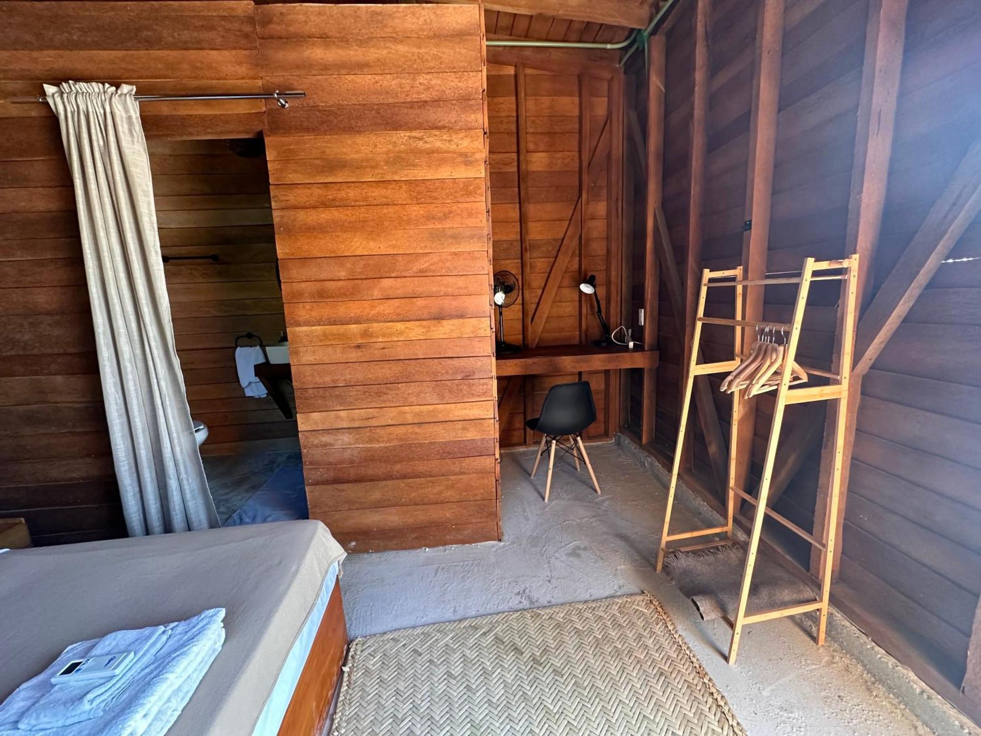Mapache Hostel & Camping ホルボックス島 エクステリア 写真