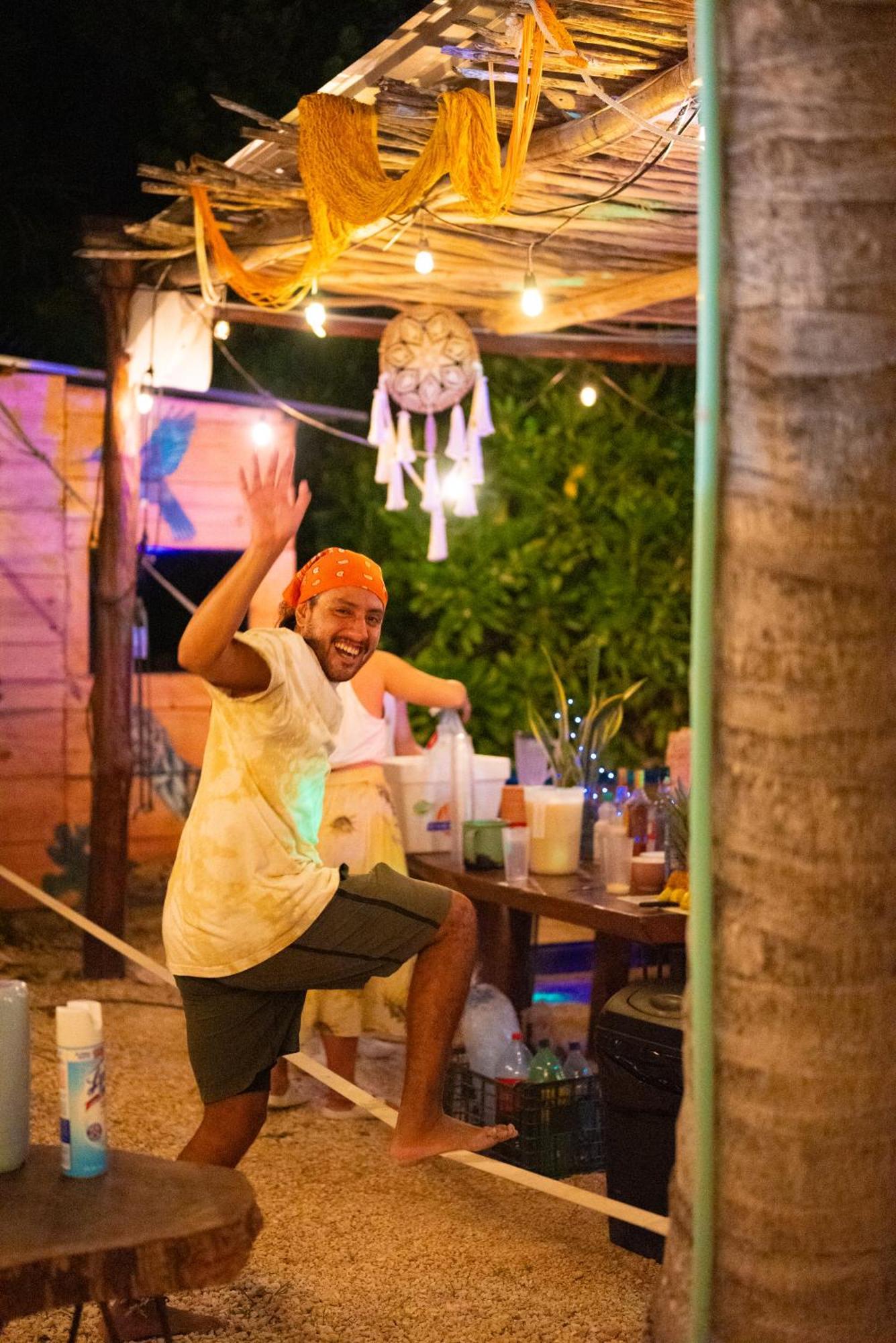 Mapache Hostel & Camping ホルボックス島 エクステリア 写真