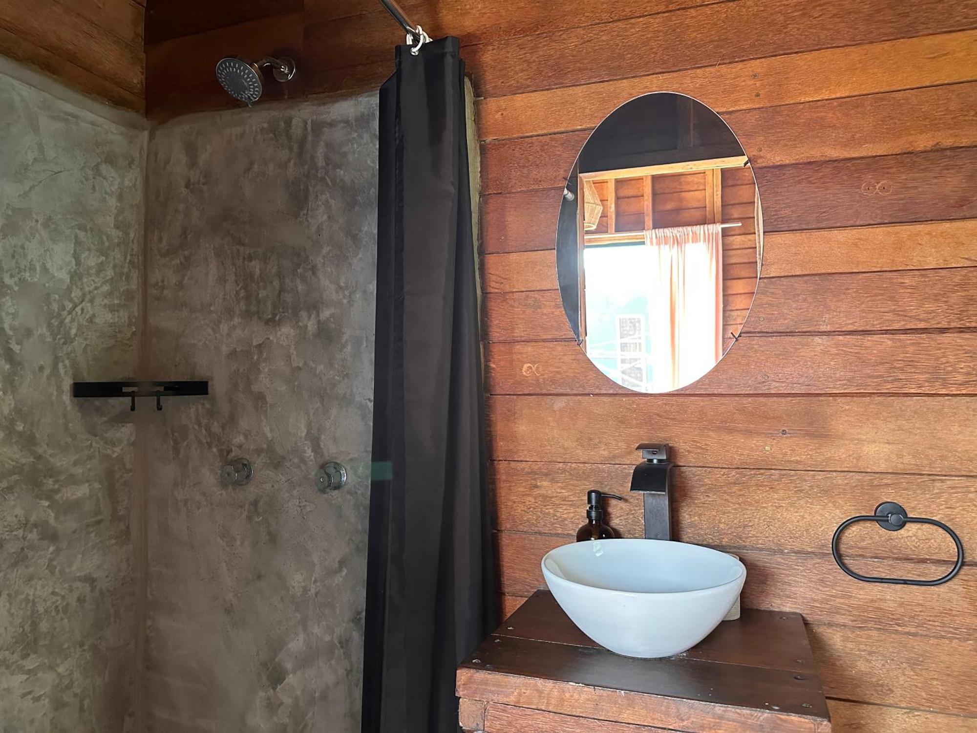 Mapache Hostel & Camping ホルボックス島 エクステリア 写真