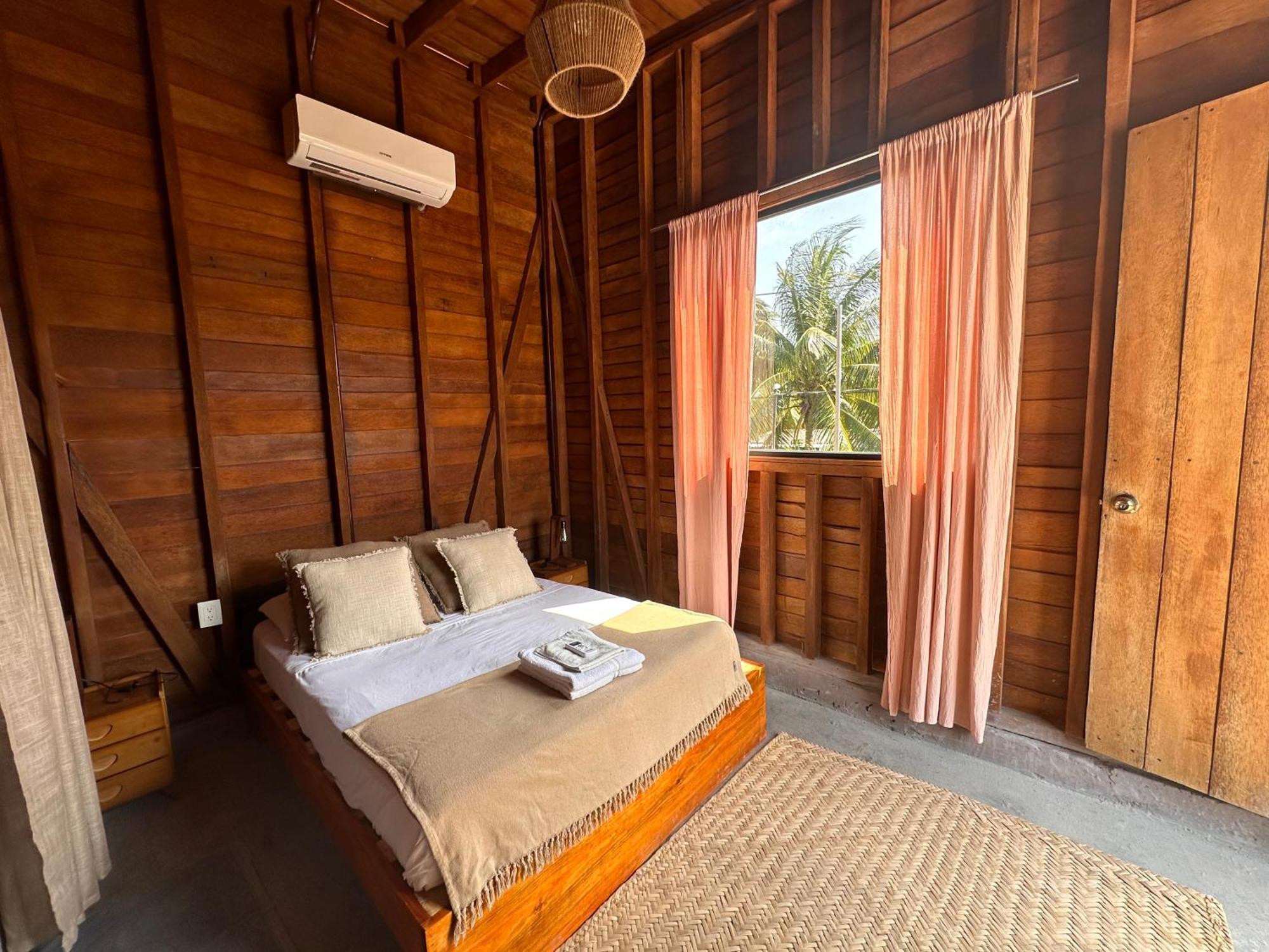 Mapache Hostel & Camping ホルボックス島 エクステリア 写真