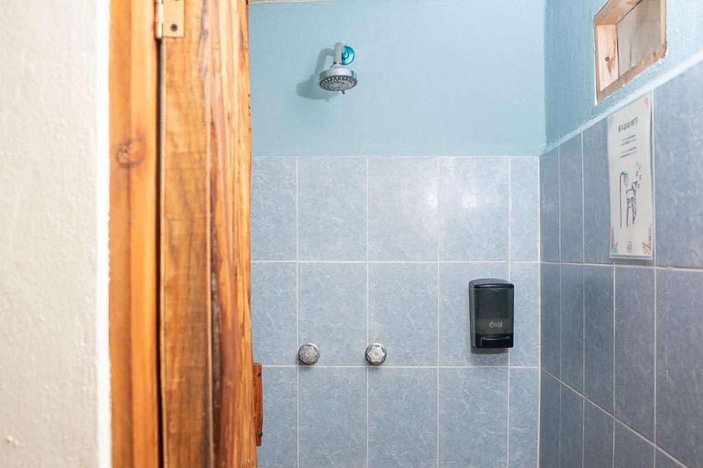 Mapache Hostel & Camping ホルボックス島 エクステリア 写真