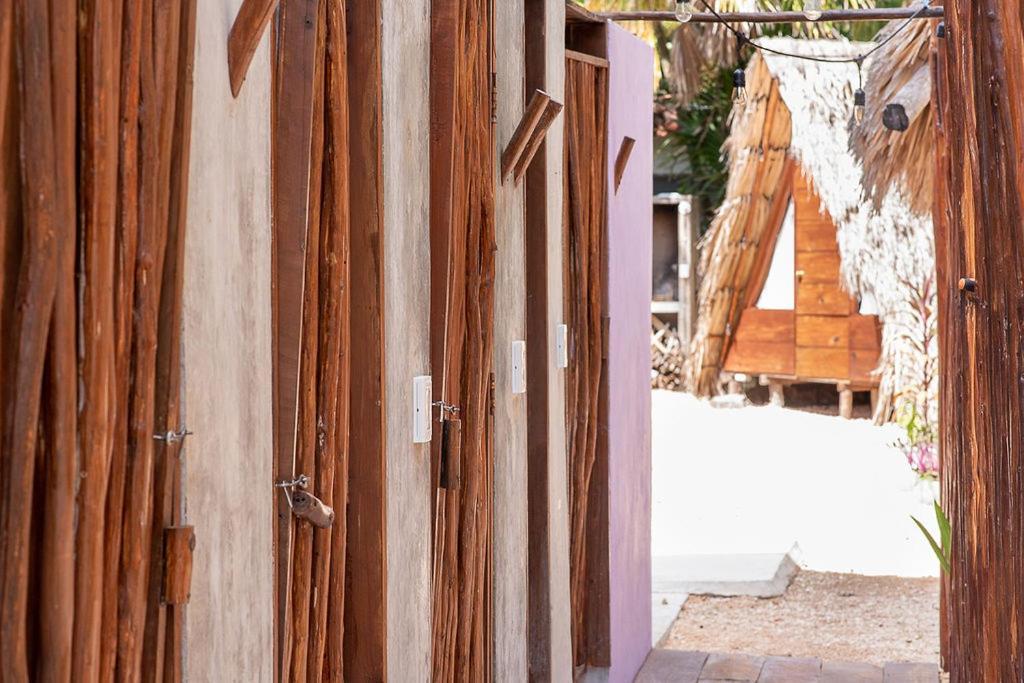Mapache Hostel & Camping ホルボックス島 エクステリア 写真