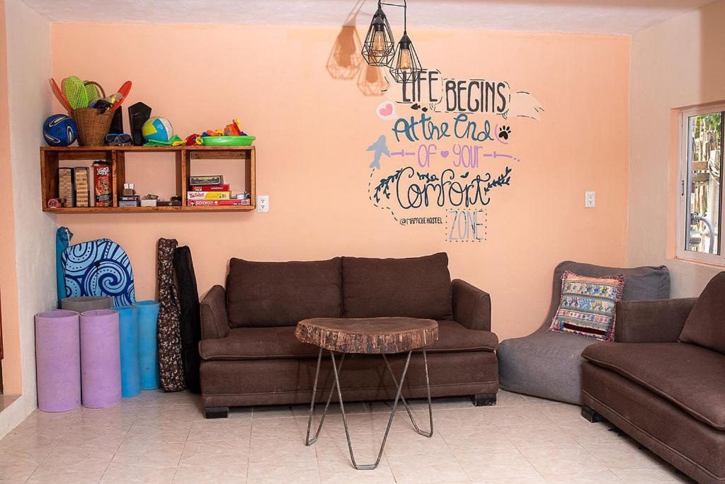 Mapache Hostel & Camping ホルボックス島 エクステリア 写真